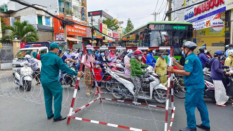 TP.HCM chính thức ban hành Chỉ thị 18 về nới lỏng giãn cách và phục hồi kinh tế