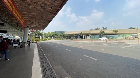 Hãng xe công nghệ đầu tiên được đón khách ở làn mặt đất sân bay Tân Sơn Nhất