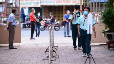 TPHCM: Học sinh lớp 9, 12 trở lại trường