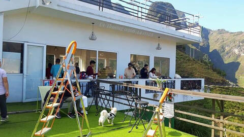Panorama Mã Pì Lèng kêu gọi du khách mua đồ uống thay cho phí ngắm cảnh