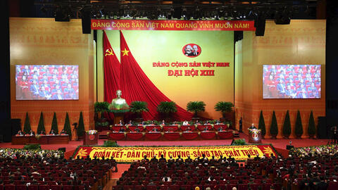 Đại hội XIII làm việc phiên thứ 4, nghe báo cáo, xem xét công tác nhân sự