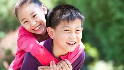 Những đứa trẻ khôn khéo khi còn nhỏ thường mắc những "khuyết điểm" sau đây: Cha mẹ nên tự hào chứ đừng ngăn cấm