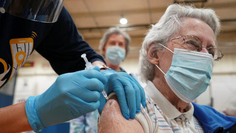 Nguy cơ máu đông khi nhiễm COVID-19 cao hơn nhiều so với khi tiêm vaccine