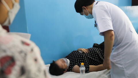 Chưa có phác đồ điều trị sốt xuất huyết riêng cho người mang thai, bác sĩ cảnh báo mẹ bầu sốt xuất huyết dễ trở nặng, rối loạn đông máu