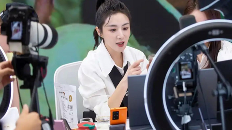 'Nữ hoàng bán hàng trực tuyến' Trung Quốc bị phạt 210 triệu USD vì trốn thuế