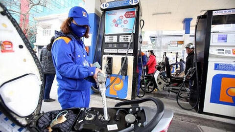 Giá xăng lên mức cao nhất lịch sử