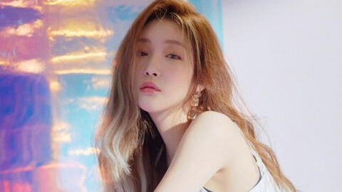 Xôn xao tin đồn nữ ca sĩ Hàn Quốc Chungha bị cách ly vì nghi nhiễm virus covid-19