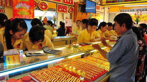 Giá vàng sáng 17/10 quay đầu tăng nhẹ