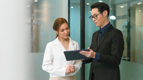 Hóa ra khi ở bên ngoài, vợ tôi lại quyến rũ đến thế!