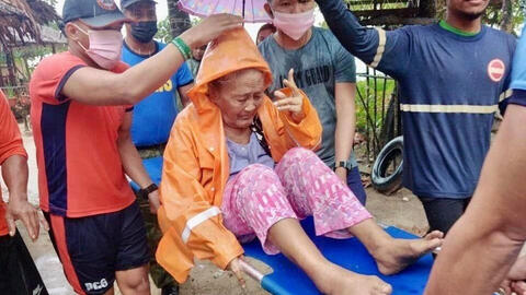 Siêu bão RAI vào Philippines gây mất điện, hơn 30.000 người phải sơ tán