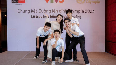 Khánh Vy test trình ngoại ngữ của thí sinh CK Olympia 2023: Tiếng Lào, Nhật, Hàn.. đều "bắn" được hết!