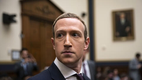 CEO Facebook Mark Zuckerberg trở thành siêu tỷ phú mới