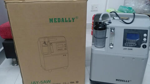 Đổ xô đi mua máy tạo oxy vì sợ Covid-19