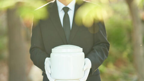 Lò hỏa táng Nhật Bản bán lại tro cốt của người quá cố kiếm hơn 7 tỷ đồng, nguyên nhân thực sự khiến nhiều người vẫn ủng hộ