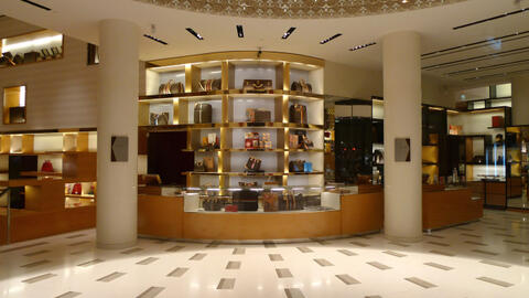 Ông chủ Louis Vuitton muốn mua lại hãng trang sức Tiffany