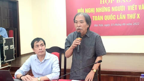 Hội Nhà văn từ chối nhận hỗ trợ vé máy bay của Hà Nội vì đã quá muộn