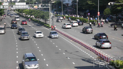 Nút giao thông qua Điện Biên Phủ - cầu vượt Nguyễn Hữu Cảnh càng thêm căng thẳng sau khi chặn rẽ trái