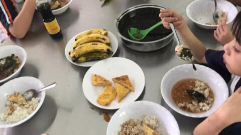 TP HCM: Phụ huynh bật khóc khi chứng kiến bữa ăn bán trú