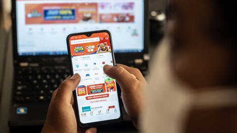Người Việt mê "chốt đơn" trên Shopee, Lazada, chi 32 nghìn tỷ trong một tháng để mua món hàng đặc biệt