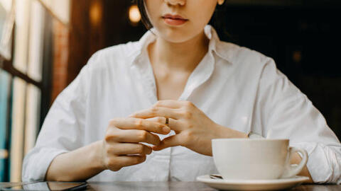 Từ hành động nhỏ của mẹ chồng tương lai, cô gái có linh cảm chẳng lành và quyết định hủy hôn vào phút chót