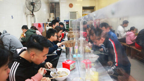 Muôn mặt hàng quán những ngày đầu nới lỏng giãn cách