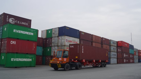 Xuất khẩu tháng 10 tăng vọt, cán cân thương mại của Việt Nam đảo chiều