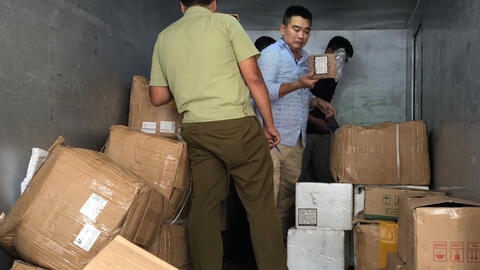 Phát hiện số lượng lớn nguyên liệu trà sữa không rõ nguồn gốc