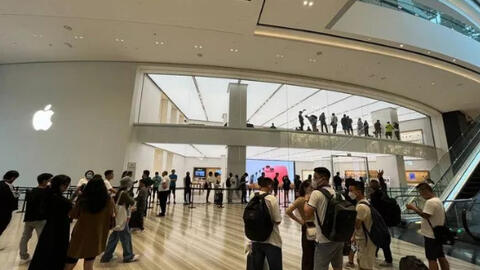 Người Việt sang Singapore, Thái Lan xếp hàng mua iPhone 14