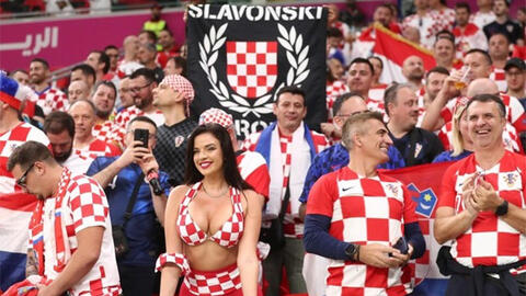 Nữ cổ động viên nữ Croatia gây sốt tại World Cup