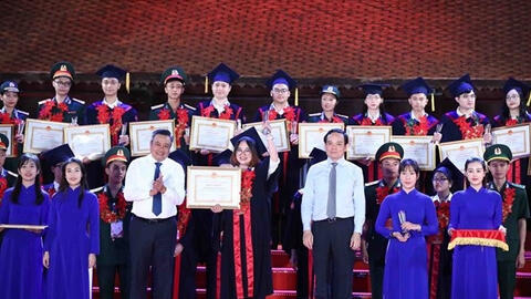 Hà Nội vinh danh 96 Thủ khoa tốt nghiệp xuất sắc năm 2023