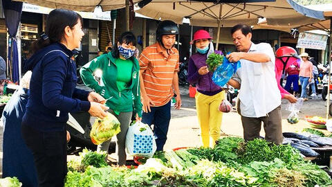 Giá các mặt hàng thiết yếu giữ ổn định