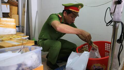 Đà Nẵng phát hiện cửa hàng hải sản bơm tạp chất vào tôm hùm