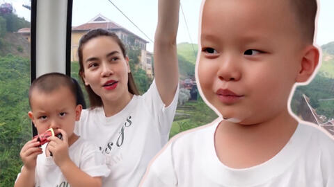 2 lần cậu nhóc Leon "loi choi", Hồ Ngọc Hà đều nhẹ nhàng nhắc con phép tắc ứng xử nơi cộng cộng như này