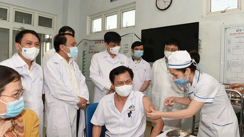 Việt Nam nhận thêm 1,7 triệu liều vaccine COVID-19 vào ngày 16/5