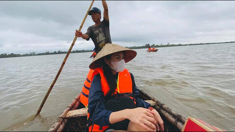 Luật sư khẳng định việc làm từ thiện của ca sĩ Thủy Tiên hoàn toàn đúng luật