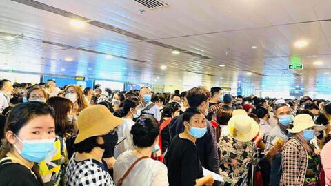 Làm gì để không lỡ chuyến khi ùn tắc sân bay?