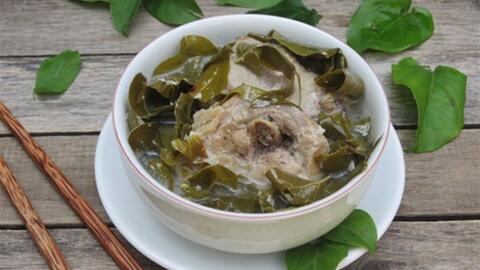 Món ngon mỗi ngày: Cách nấu canh gà lá giang đơn giản