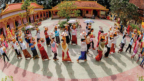 Tết Oc Om Bok ở phum Svay Check