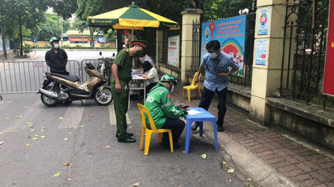 Trong 3 ngày đầu giãn cách, Hà Nội xử phạt các trường hợp vi phạm hơn 1,5 tỷ đồng
