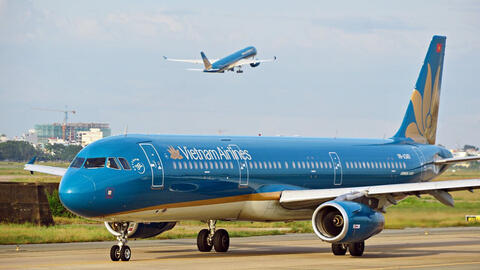 Vietnam Airlines tạm dừng bay đến Nga từ 25/3