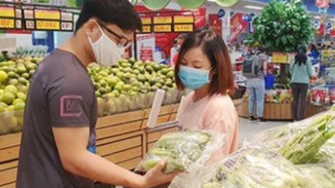 Loạt các siêu thị khuyến mãi hải sản, heo, bò...