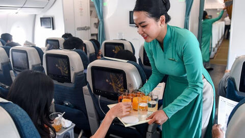 Khôi phục việc phục vụ ăn uống trên một số chuyến bay Vietnam Airlines