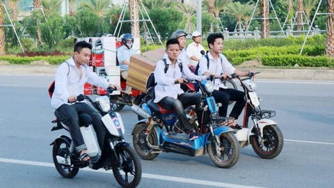 Cần phải có biện pháp "quản chặt" người điều khiển xe máy, xe máy điện