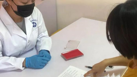 Vì kết quả xét nghiệm ADN, người phụ nữ suýt tìm nhầm cha cho con