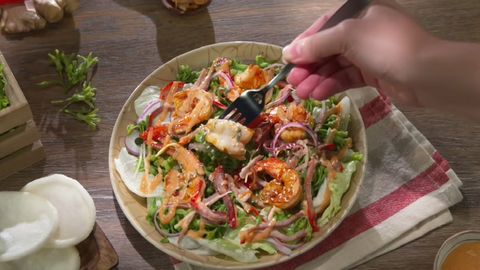 Món ngon mỗi ngày: Salad hoa lý tôm xá xíu