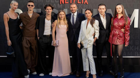 Khung hình quyền lực của nhà Beckham: Ai nấy visual ngập tràn, “công chúa út" Harper diện outfit từng gây tranh cãi