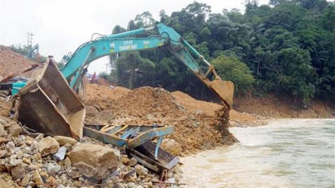 Tìm kiếm 57 người mất tích ở Thừa Thiên-Huế, Quảng Nam và trên biển
