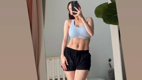 Bất ngờ hình ảnh Nhã Phương khoe cơ bụng sexy sau 2 tuần sinh con