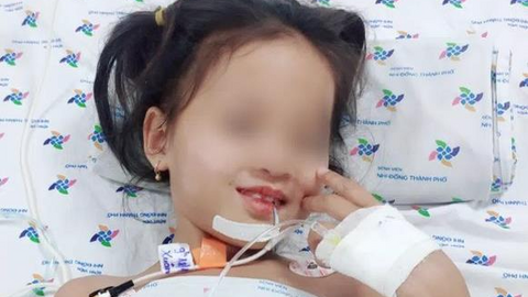 Bé gái 7 tuổi bỗng liệt tứ chi vì hội chứng thần kinh hiếm gặp