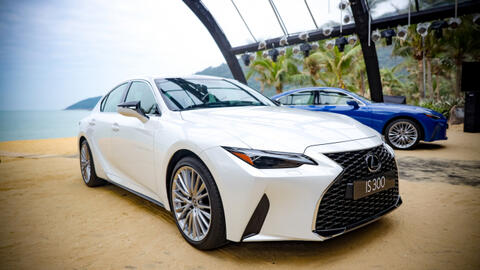 Lexus IS 2021 ra mắt : Xe cho phụ nữ thích “lạ” và “mạnh”